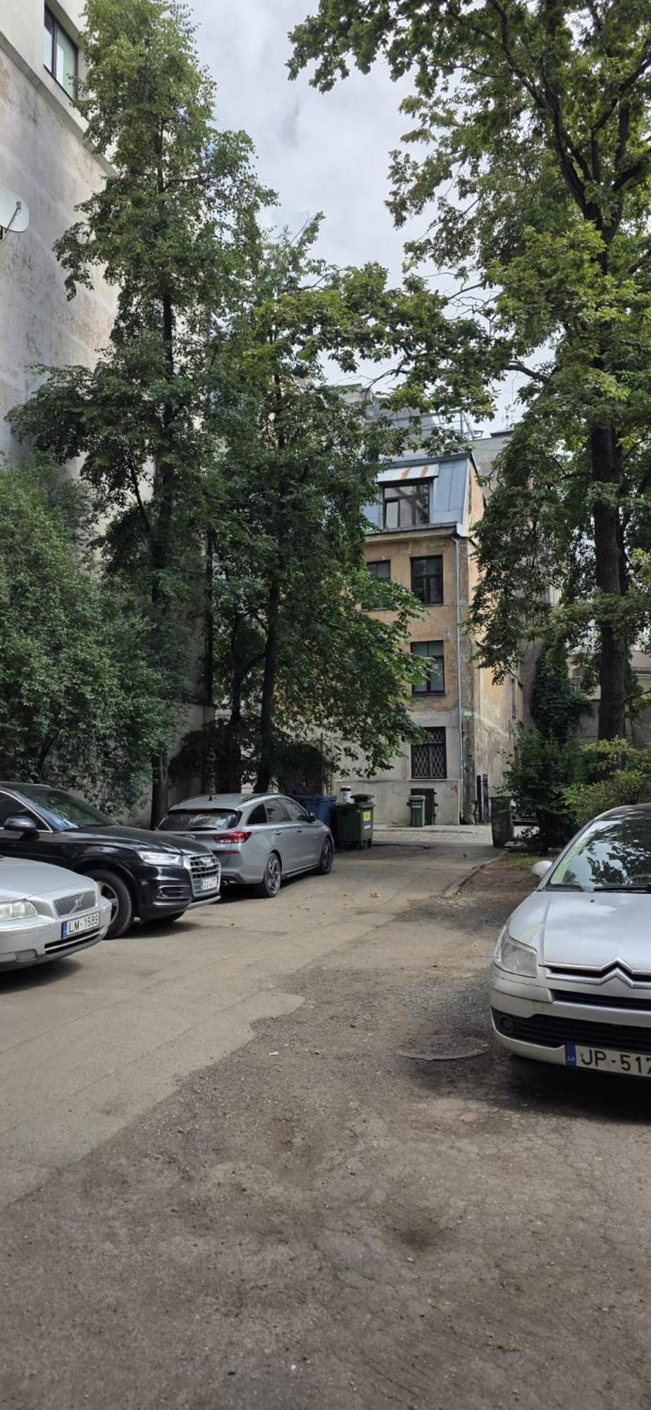 3 Bedrooms Next To Dom Square